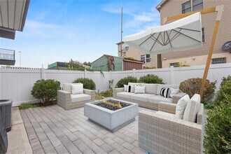 Building Photo - 114 Bleecker St