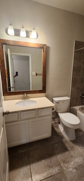 Building Photo - 5022 Brewcastle Ln