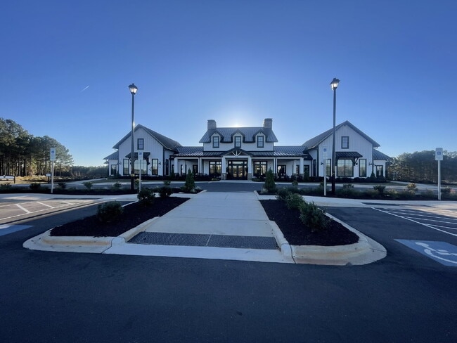 Building Photo - Modern Comfort, Flexible Living, Tailored for You 2 Bedrooms | 2 Bathrooms Edgewater| Lancaster, ...