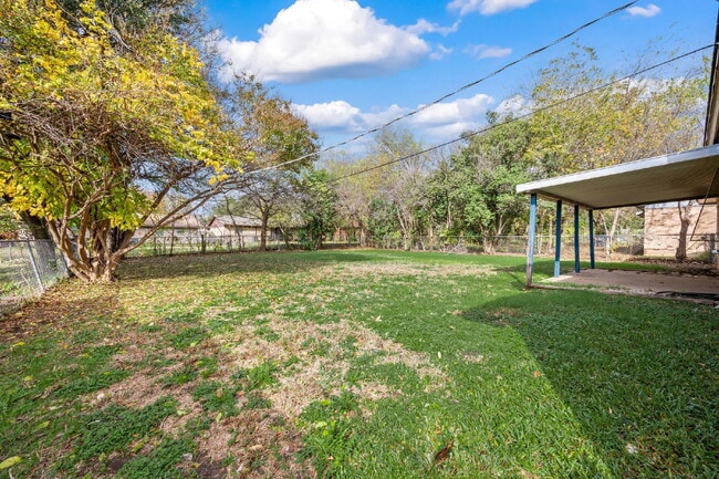 Building Photo - Charming 3-Bed, 2-Bath Gem in Fort Worth – Your Cozy Living Awaits!