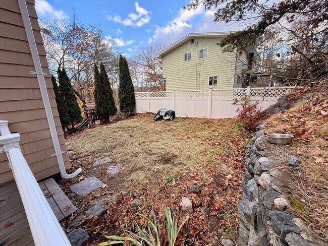 Building Photo - 28 College Farm Rd