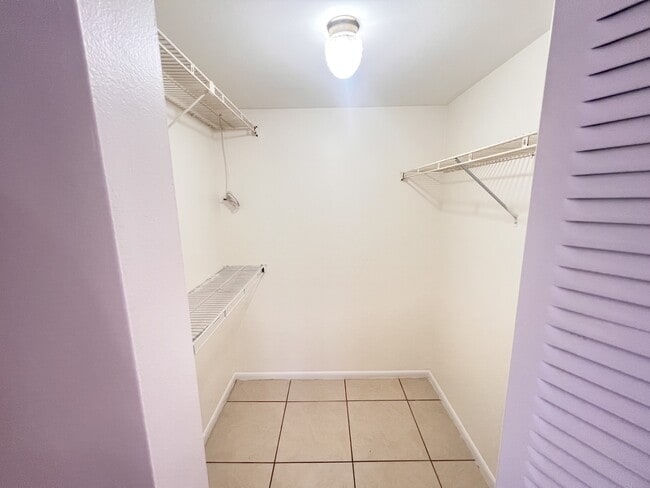 Building Photo - 7801 S Colony Cir