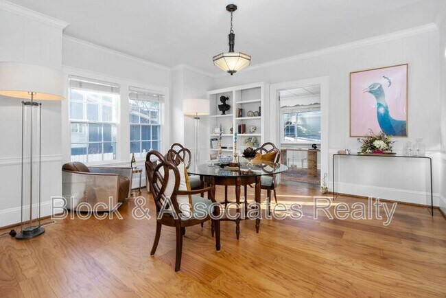 Building Photo - 1807 Sunset Dr