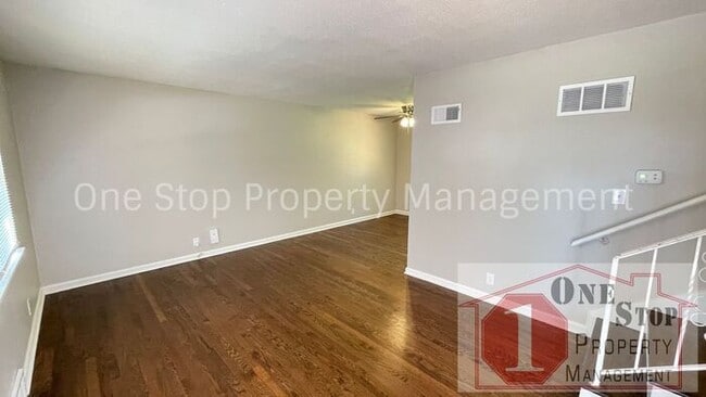 Building Photo - Beautiful 3 Bedroom / 2 Bathroom Duplex in...