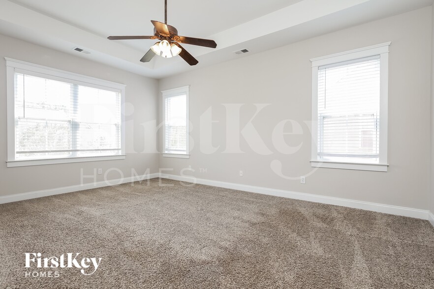 Building Photo - 228 Silverwood Ln