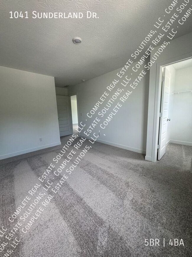 Building Photo - 1041 Sunderland Dr