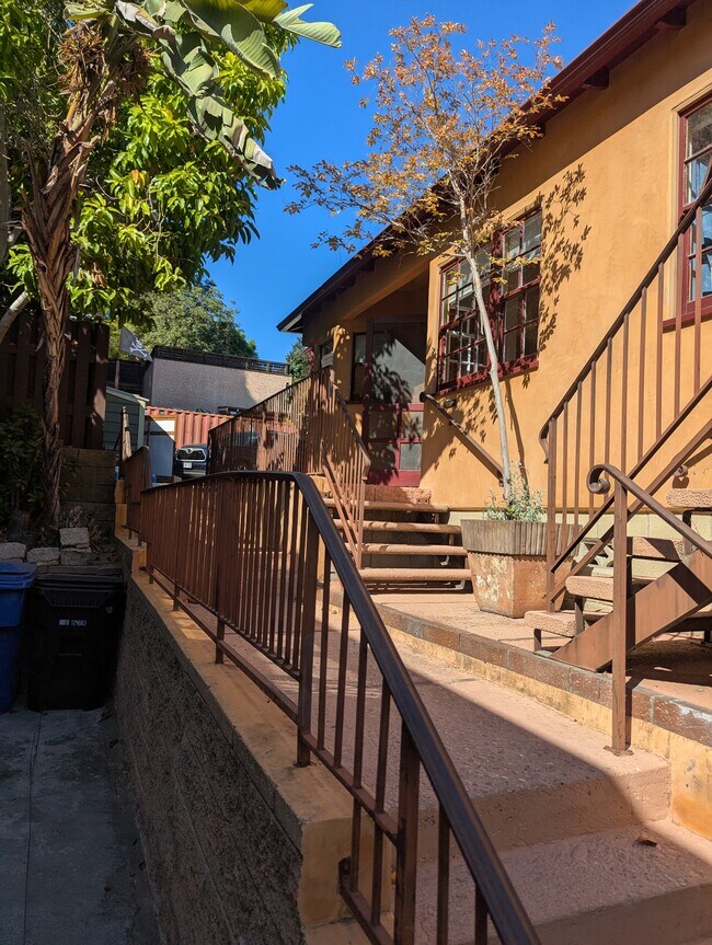 Building Photo - 1549 Baxter St