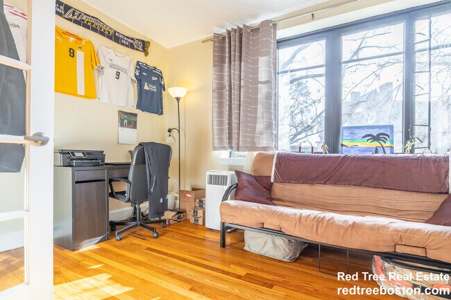 Building Photo - 69 Strathmore Rd