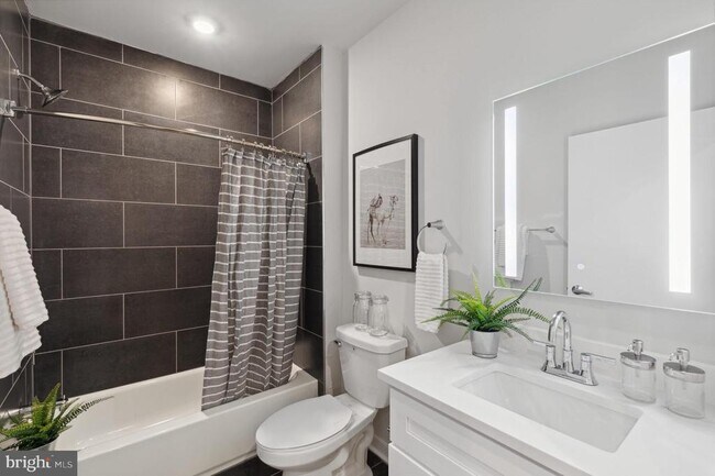 Building Photo - 1330 S Patton St