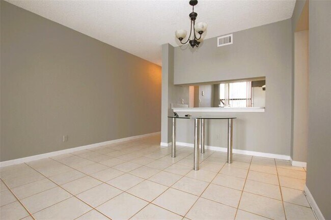 Building Photo - 217 Lake Pointe Dr