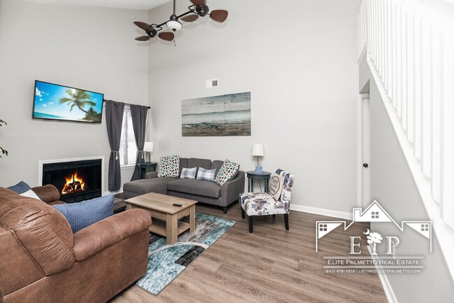 Building Photo - Charming and Spacious Home