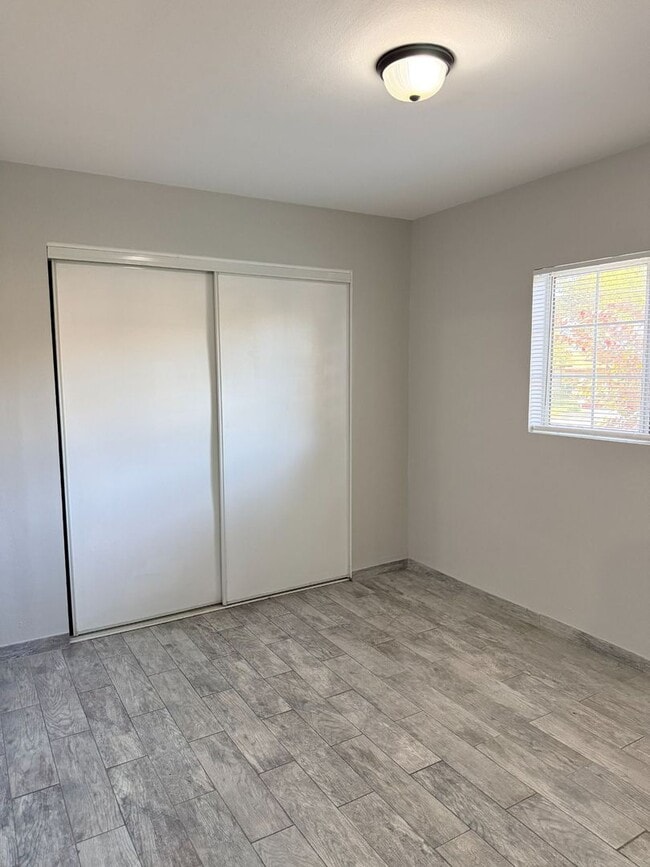 Building Photo - 1266 W Stoneridge Ct