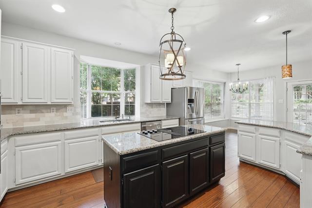 Building Photo - 2520 Woodside Dr