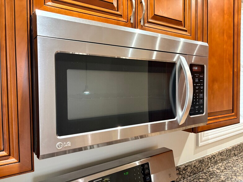 Building Photo - 3236 W Augusta Blvd