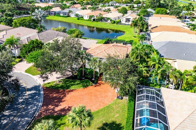 Building Photo - 121 Palm Cir