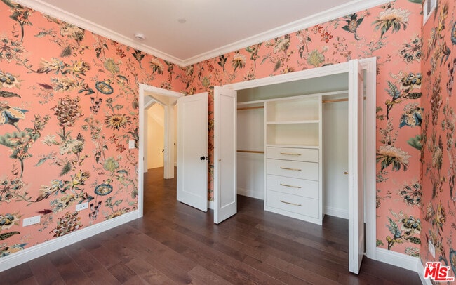 Building Photo - 2607 Beachwood Dr