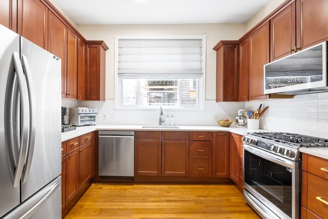 Building Photo - 171 H St