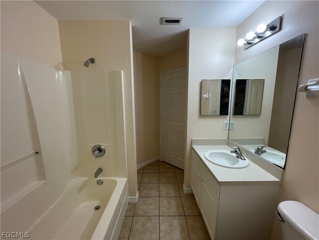 Building Photo - 606 SW 27th Terrace