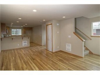 Building Photo - 3BR/1+1BA Townhouse - Seattle