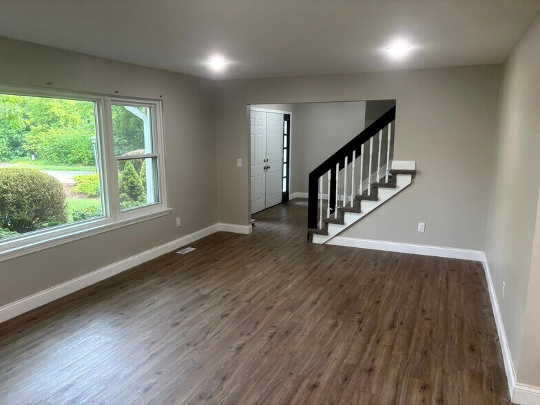 Building Photo - 29621 Fernhill Dr