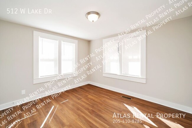Building Photo - 512 W Lake Dr