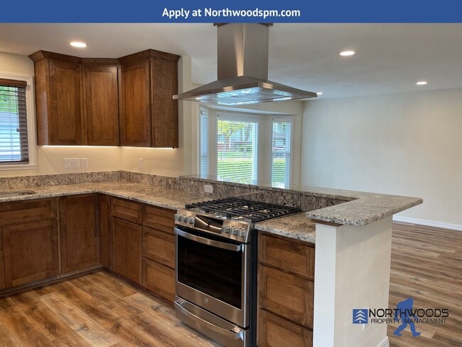 Building Photo - Gorgeous Newly Update 3 Bedroom 2 Bath Home in Friendly Central Point