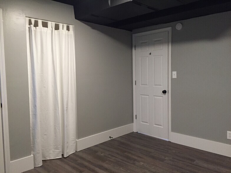 bedroom 3 - 1511 Leavenworth St