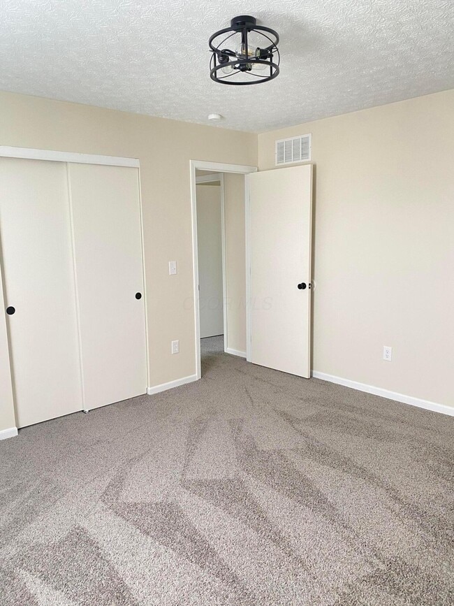 Building Photo - 6089 Pirthshire St