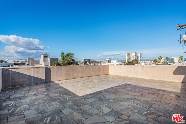 Building Photo - 3711 Ocean Front Walk