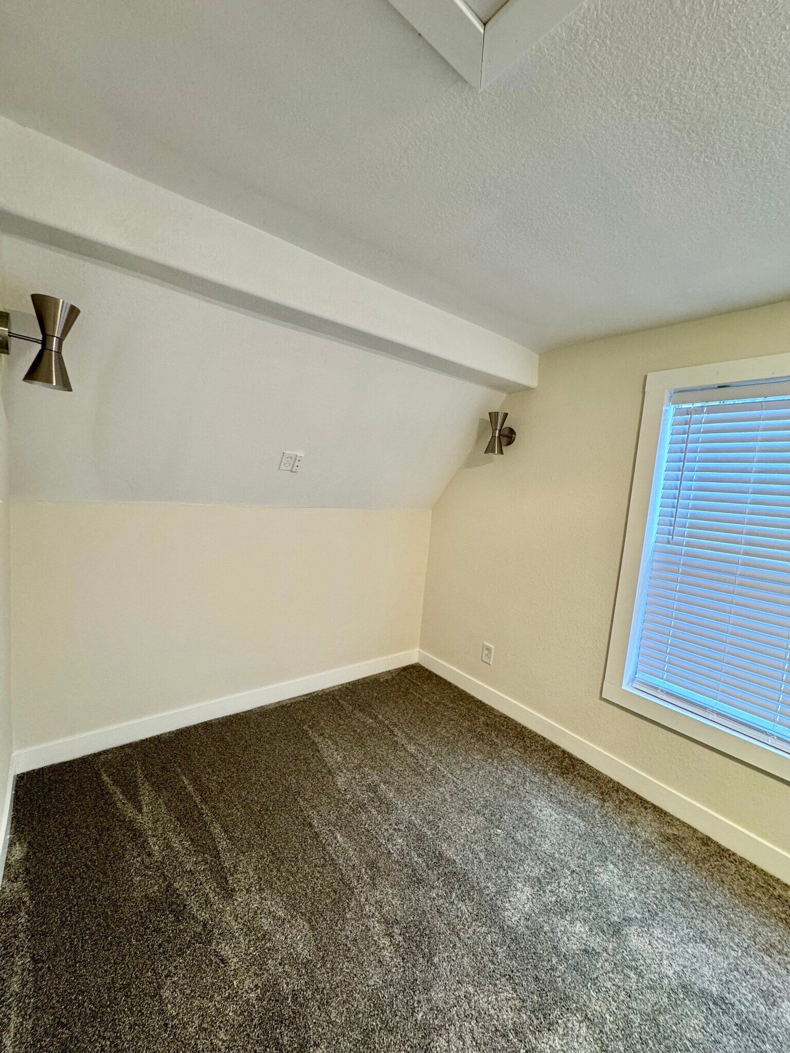 Building Photo - 620 Kirkwood Ave