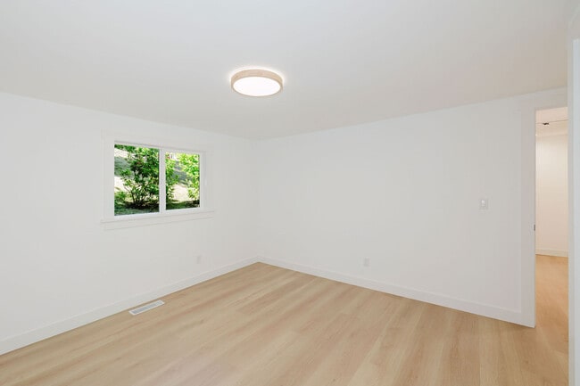 Building Photo - 1520 Morgan Rd NW
