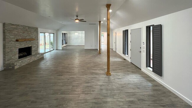 Building Photo - 12510 Maple Ridge Rd