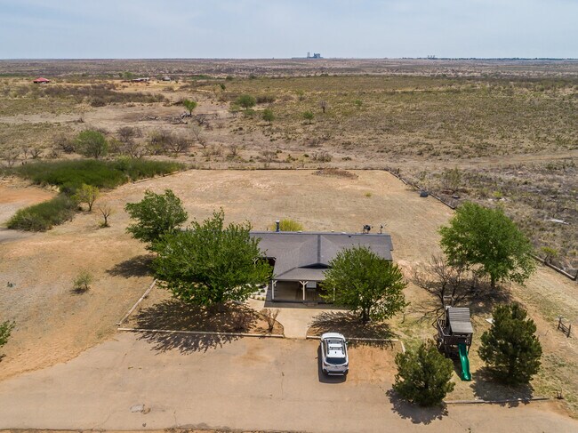 Building Photo - 214 E Mobley St