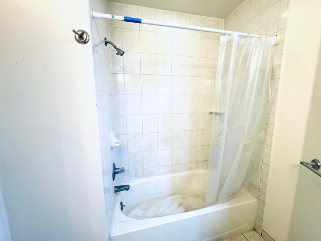 Building Photo - 214 Warren St