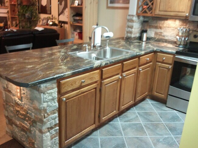 Building Photo - 166 River Breeze Dr