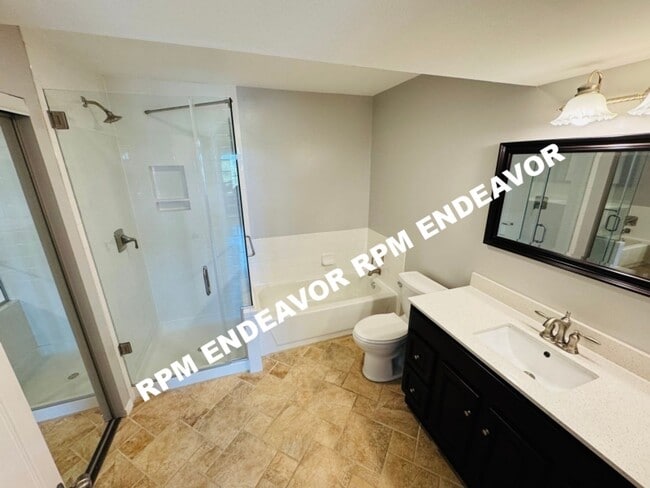 Building Photo - “Ballwin Beauty! Updated 2BR Condo with Bi...