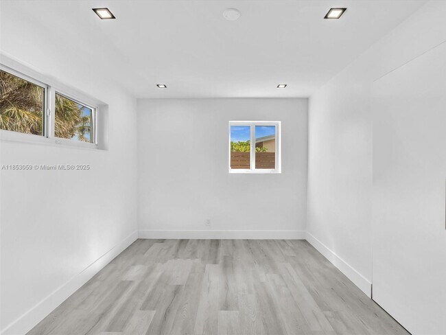 Building Photo - 2048 SW 37th Ave