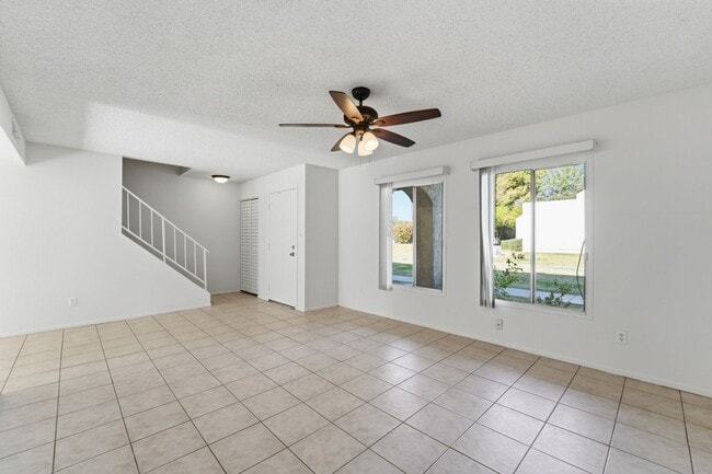 Building Photo - Beautiful 3-Bedroom Townhome in Northern Manor West