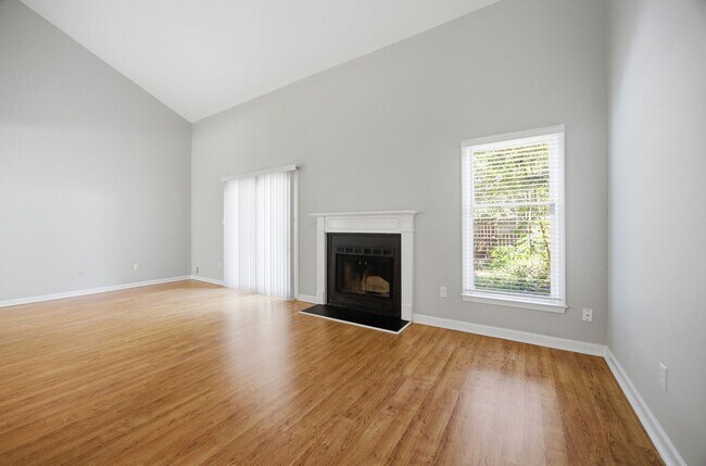 Building Photo - Beautiful Durham 3 Bed Condo | Minutes from RTP & Southpoint
