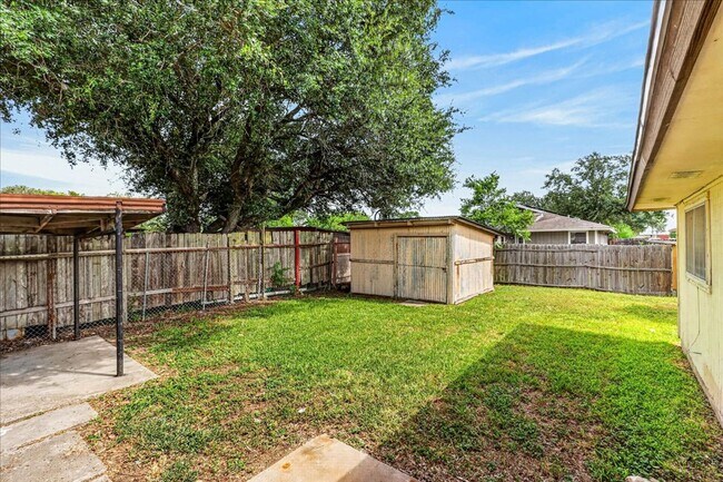 Building Photo - 1622 La Joya St