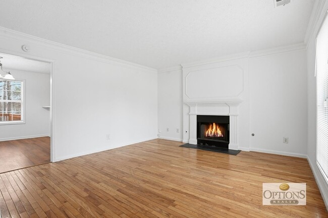 Building Photo - Cul-de-sac home ready to move in!