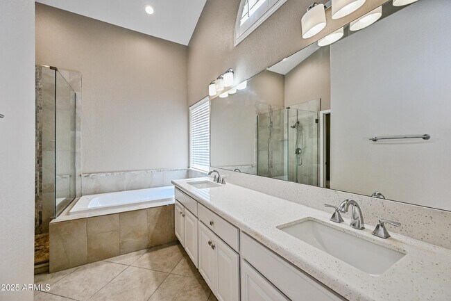 Building Photo - 3830 E Tanglewood Dr