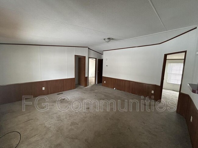 Building Photo - 141 Sunnybrook Ln