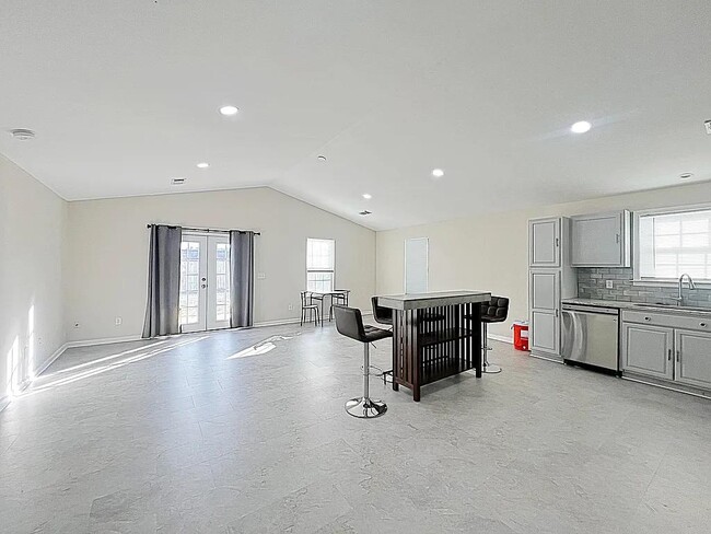 Building Photo - 511 Climbing Rose Ct