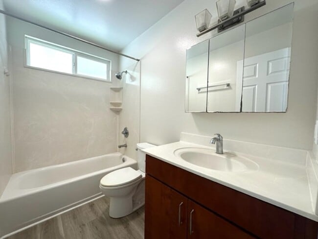 Building Photo - 3 Bedroom, 2 Bathroom House (Makiki / Puna...