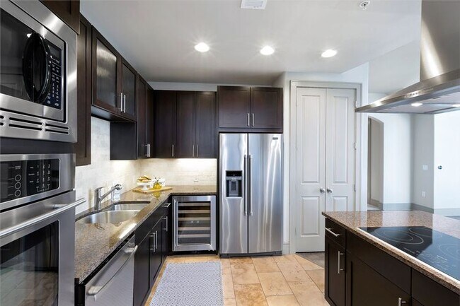 Building Photo - 102 Colorado St