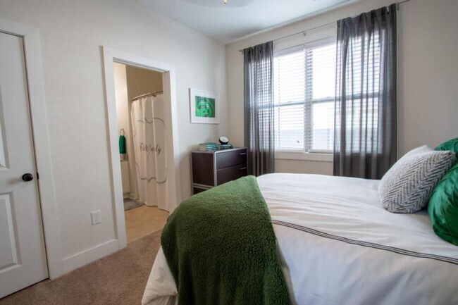 Building Photo - 501 Hamlet Wy