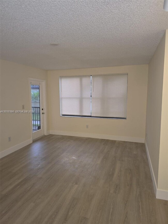 Building Photo - 1250 SE 28th Ct