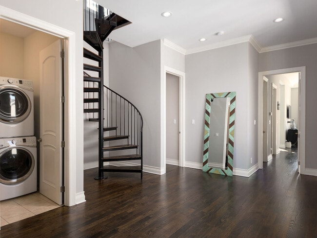 Building Photo - 2117 Wilmette Ave