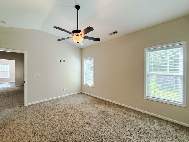 Building Photo - 728 Roanoke Drive